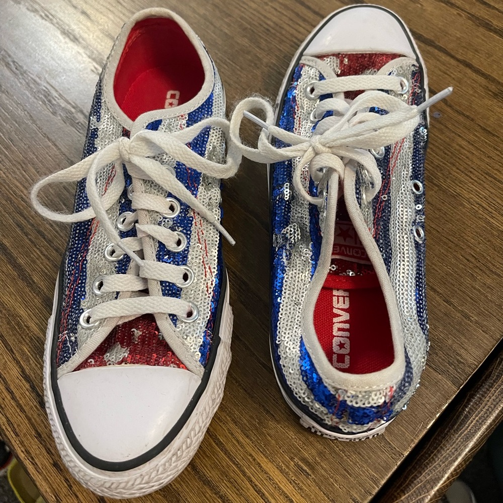 Low top all star Chuck Taylors